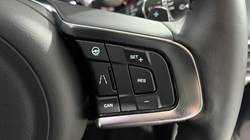 2020 (70) JAGUAR F-PACE 2.0d Portfolio 5dr Auto AWD 5101704