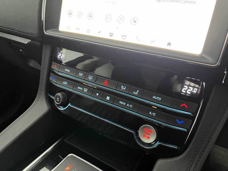 2020 (70) JAGUAR F-PACE 2.0d Portfolio 5dr Auto AWD 5101710