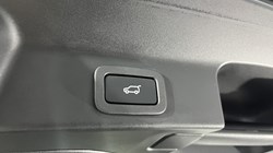 2020 (70) JAGUAR F-PACE 2.0d Portfolio 5dr Auto AWD 5101725