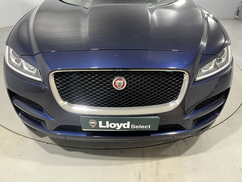 2020 (70) JAGUAR F-PACE 2.0d Portfolio 5dr Auto AWD 5101720