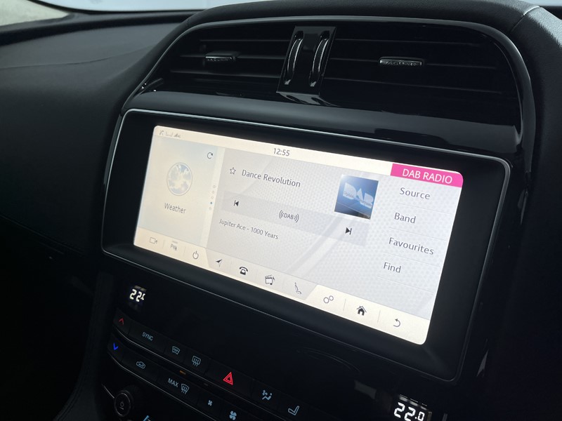 2020 (70) JAGUAR F-PACE 2.0d Portfolio 5dr Auto AWD 5101707