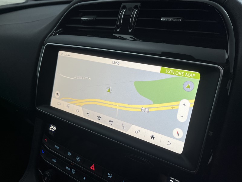 2020 (70) JAGUAR F-PACE 2.0d Portfolio 5dr Auto AWD 5101697