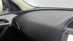 2020 (70) JAGUAR F-PACE 2.0d Portfolio 5dr Auto AWD 5101706