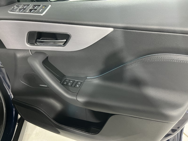 2020 (70) JAGUAR F-PACE 2.0d Portfolio 5dr Auto AWD 5101700