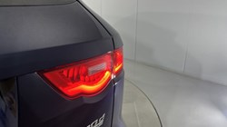 2020 (70) JAGUAR F-PACE 2.0d Portfolio 5dr Auto AWD 5101723