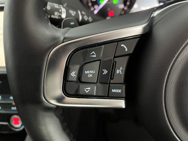 2020 (70) JAGUAR F-PACE 2.0d Portfolio 5dr Auto AWD 5101703