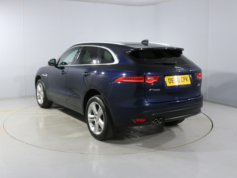 2020 (70) JAGUAR F-PACE 2.0d Portfolio 5dr Auto AWD 5101681