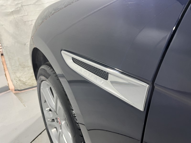 2020 (70) JAGUAR F-PACE 2.0d Portfolio 5dr Auto AWD 5101722