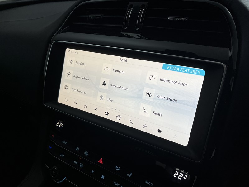 2020 (70) JAGUAR F-PACE 2.0d Portfolio 5dr Auto AWD 5101708