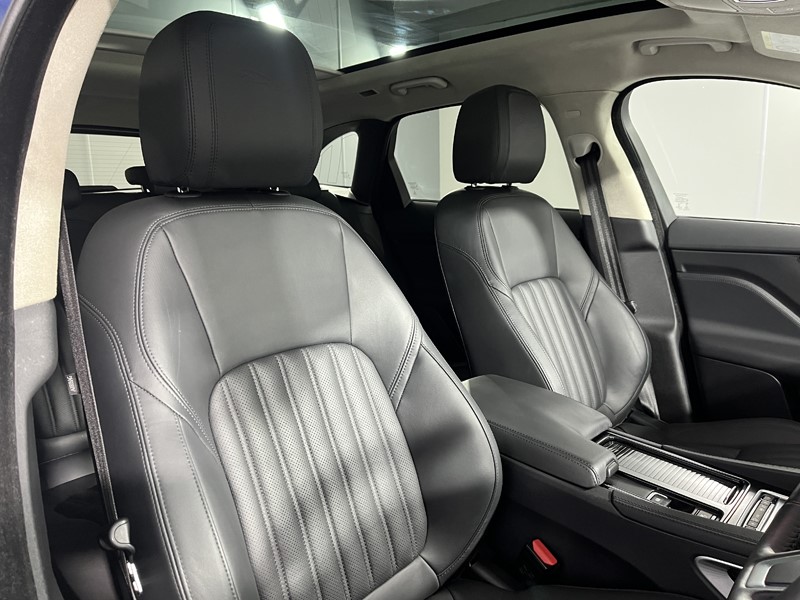 2020 (70) JAGUAR F-PACE 2.0d Portfolio 5dr Auto AWD 5101690