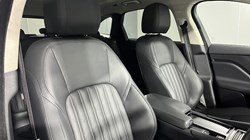 2020 (70) JAGUAR F-PACE 2.0d Portfolio 5dr Auto AWD 5101690