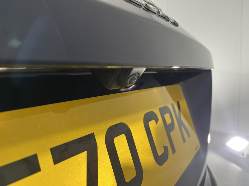 2020 (70) JAGUAR F-PACE 2.0d Portfolio 5dr Auto AWD 5101724