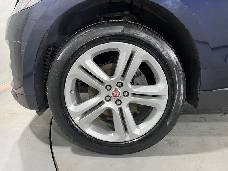 2020 (70) JAGUAR F-PACE 2.0d Portfolio 5dr Auto AWD 5101693