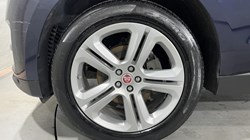 2020 (70) JAGUAR F-PACE 2.0d Portfolio 5dr Auto AWD 5101693