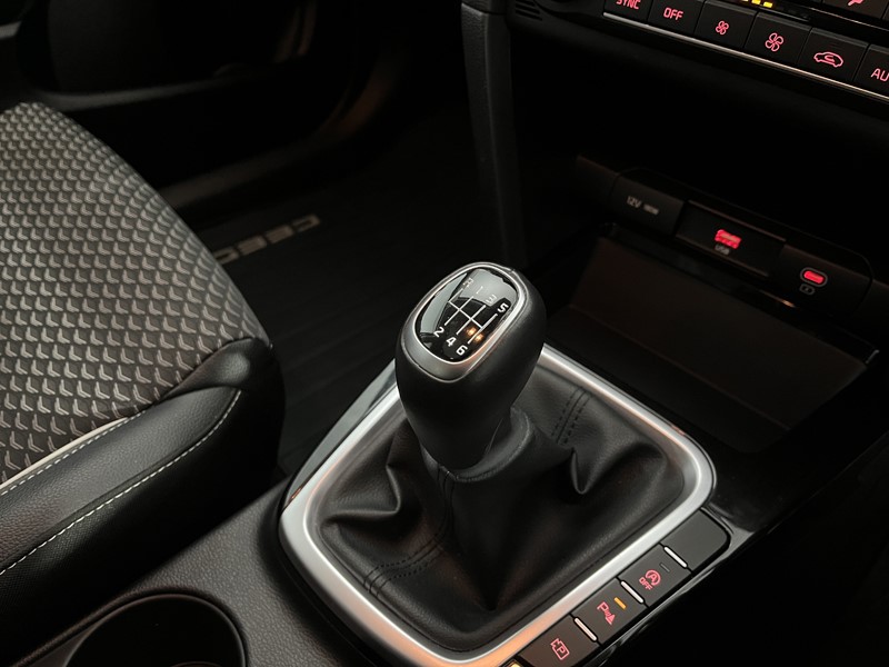 2023 (23) KIA CEED 1.5T GDi ISG 3 5dr 5101864