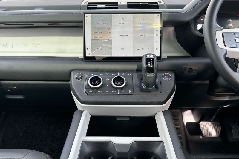 2025 (25) LAND ROVER DEFENDER 3.0 D250 X-Dynamic HSE 110 5dr Auto 4557358