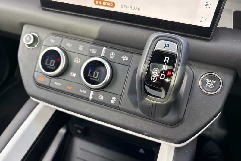 2025 (25) LAND ROVER DEFENDER 3.0 D250 X-Dynamic HSE 110 5dr Auto 4557357