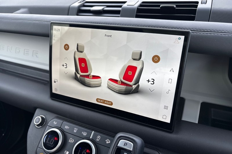 2025 (25) LAND ROVER DEFENDER 3.0 D250 X-Dynamic HSE 110 5dr Auto 4557376