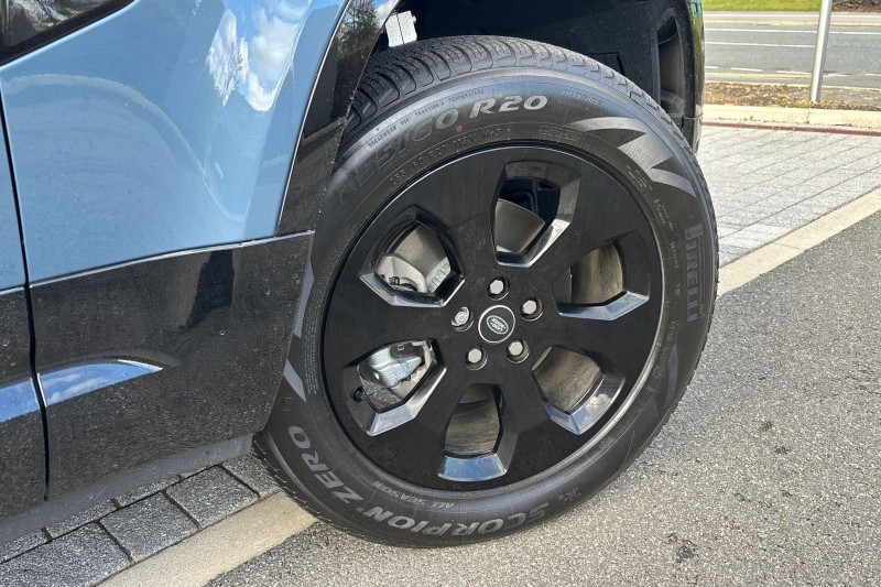 2025 (25) LAND ROVER DEFENDER 3.0 D250 X-Dynamic HSE 110 5dr Auto 4557390