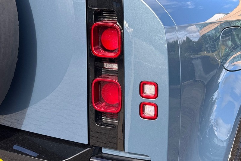 2025 (25) LAND ROVER DEFENDER 3.0 D250 X-Dynamic HSE 110 5dr Auto 4557388