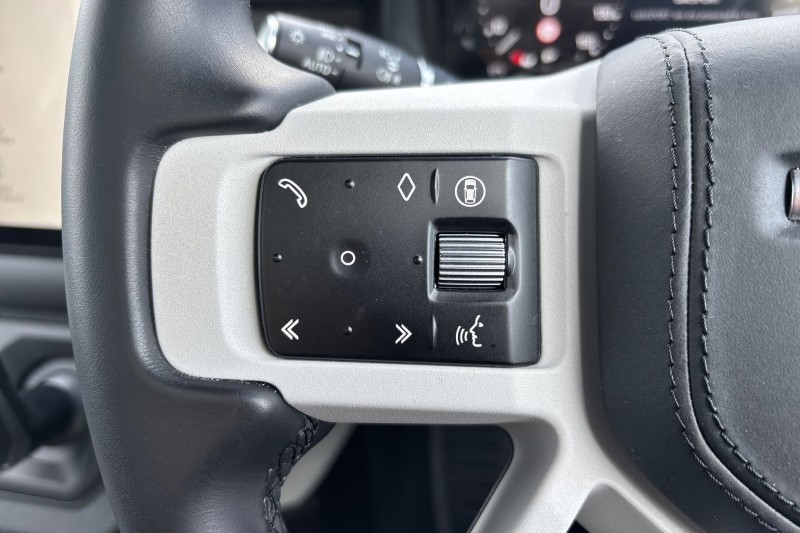 2025 (25) LAND ROVER DEFENDER 3.0 D250 X-Dynamic HSE 110 5dr Auto 4557371