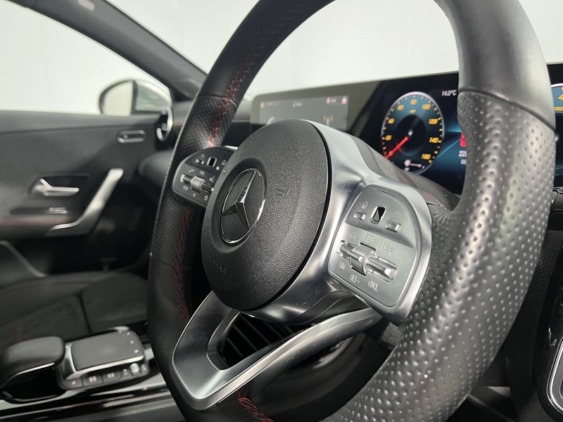 2020 (20) MERCEDES-BENZ A CLASS A180 AMG Line Executive 5dr Auto 5101658