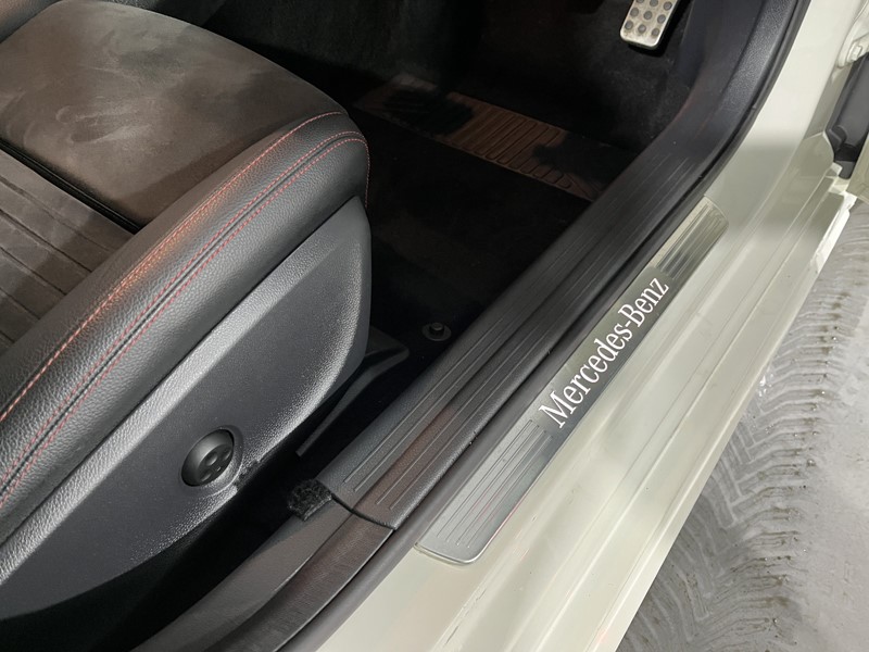 2017 (17) MERCEDES-BENZ A CLASS A200 AMG Line Premium Plus 5dr 5101364