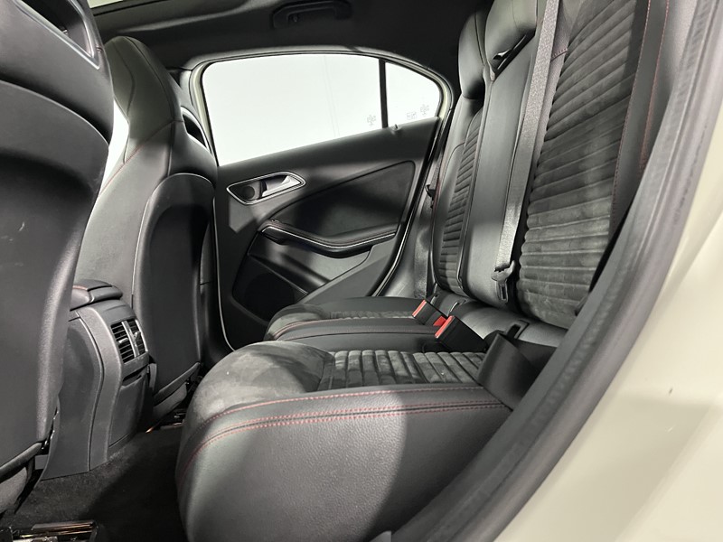 2017 (17) MERCEDES-BENZ A CLASS A200 AMG Line Premium Plus 5dr 5101378