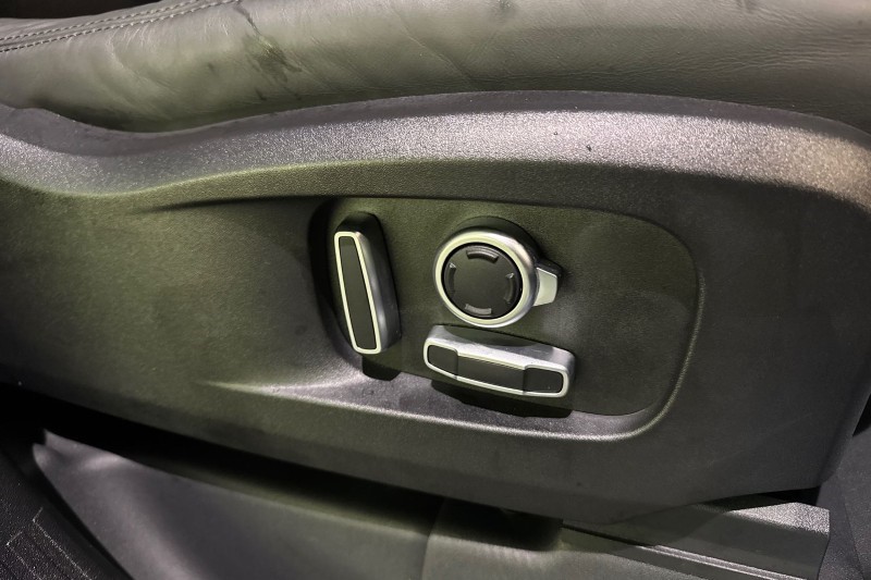  LAND ROVER DEFENDER 3.0 D350 X-Dynamic HSE 130 5dr Auto 5034345