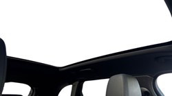 2025 (25) LAND ROVER RANGE ROVER VELAR 2.0 D200 MHEV Dynamic SE 5dr Auto 4537427