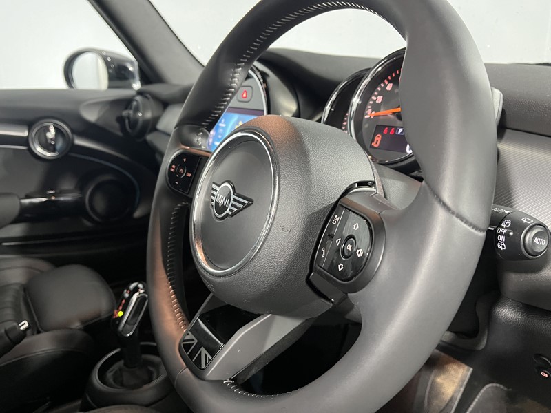 2022 (22) MINI HATCHBACK 1.5 Cooper Exclusive 3dr Auto 5109413