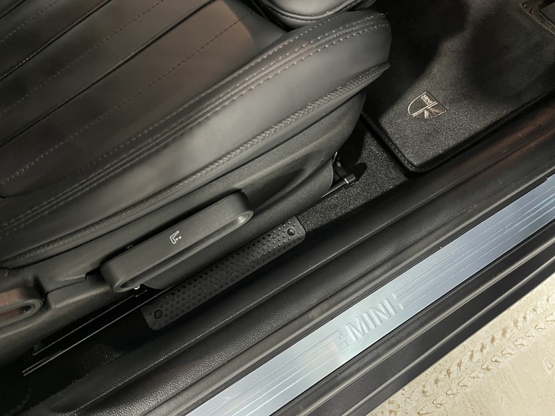 2022 (22) MINI HATCHBACK 1.5 Cooper Exclusive 3dr Auto 5109410