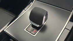 2025 (25) LAND ROVER RANGE ROVER VELAR 2.0 D200 MHEV Dynamic SE 5dr Auto 4535566