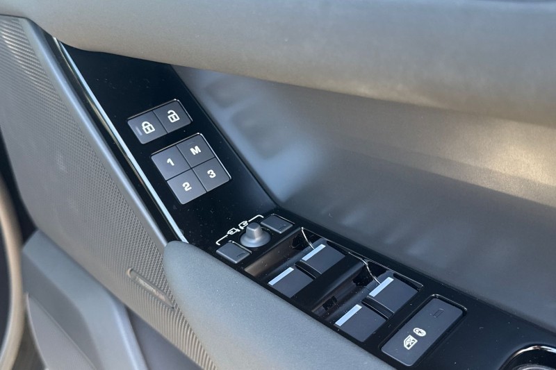 2025 (25) LAND ROVER RANGE ROVER VELAR 2.0 D200 MHEV Dynamic SE 5dr Auto 4540292