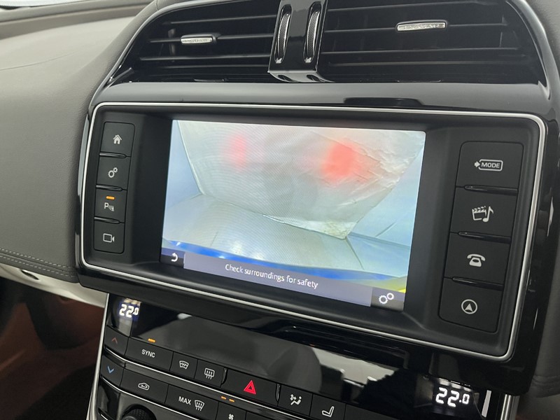 2017 (17) JAGUAR XE 2.0 Ingenium Portfolio 4dr Auto 5171130