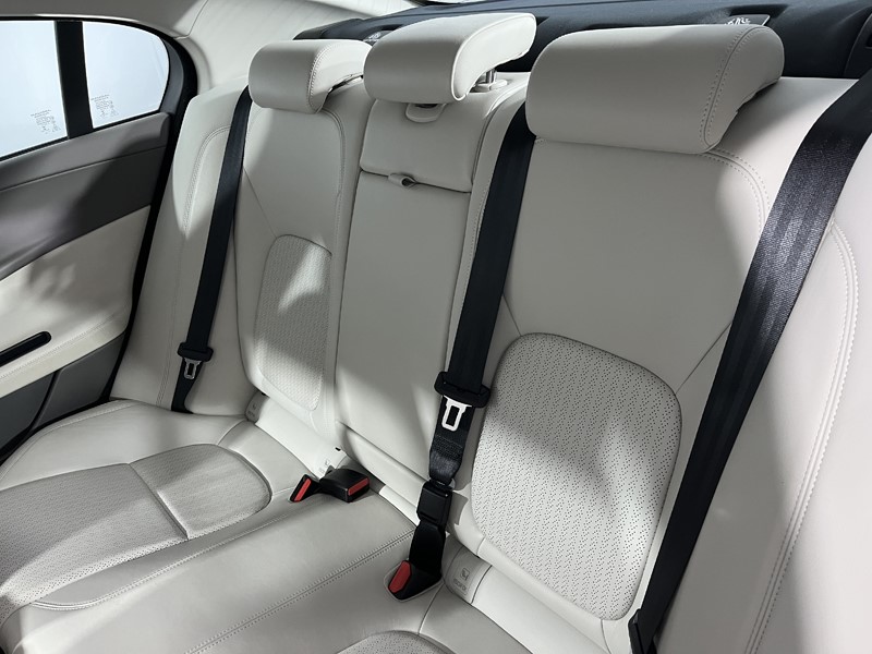 2017 (17) JAGUAR XE 2.0 Ingenium Portfolio 4dr Auto 5171124