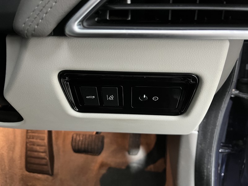 2017 (17) JAGUAR XE 2.0 Ingenium Portfolio 4dr Auto 5171134