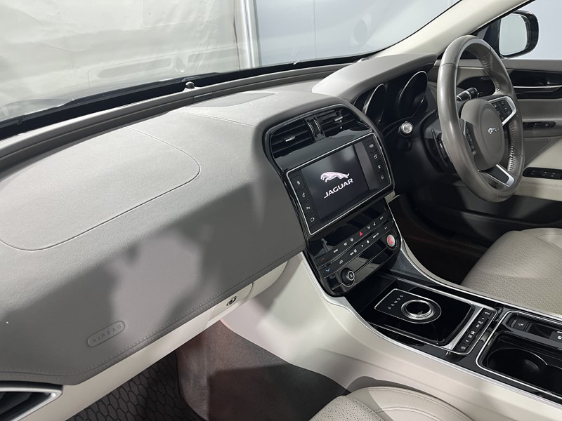 2017 (17) JAGUAR XE 2.0 Ingenium Portfolio 4dr Auto 5171119