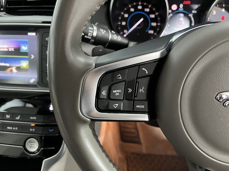 2017 (17) JAGUAR XE 2.0 Ingenium Portfolio 4dr Auto 5171136