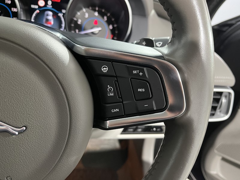 2017 (17) JAGUAR XE 2.0 Ingenium Portfolio 4dr Auto 5171137