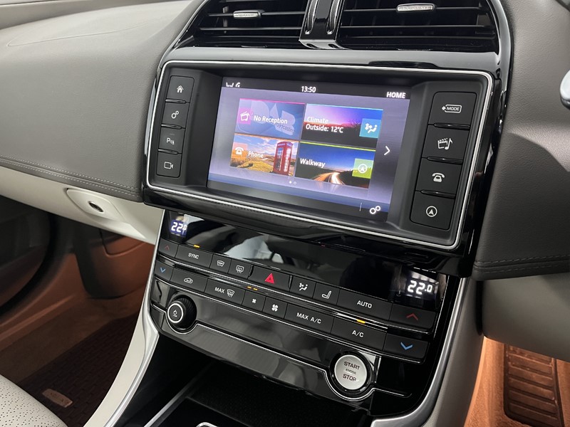 2017 (17) JAGUAR XE 2.0 Ingenium Portfolio 4dr Auto 5171120