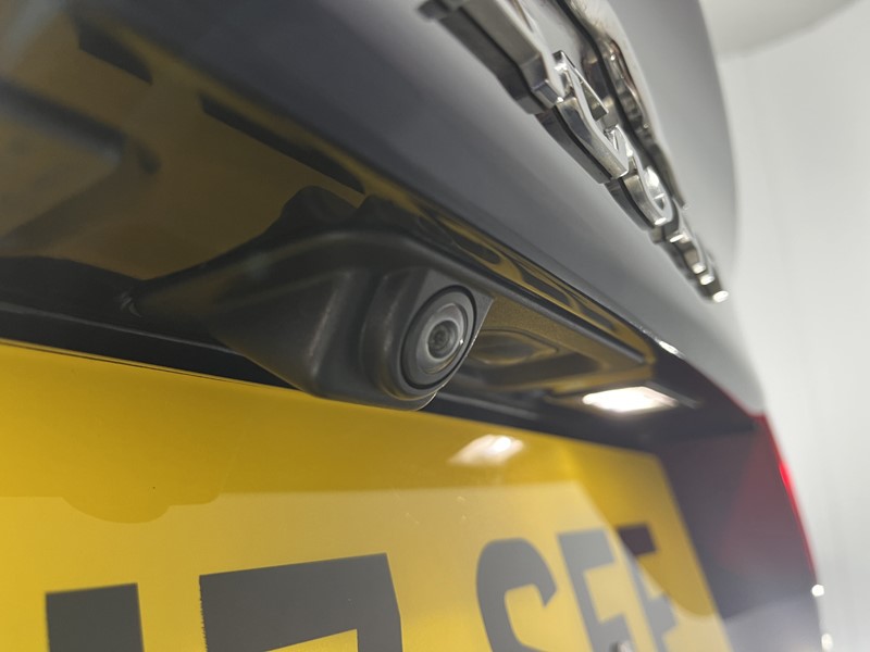 2017 (17) JAGUAR XE 2.0 Ingenium Portfolio 4dr Auto 5171155