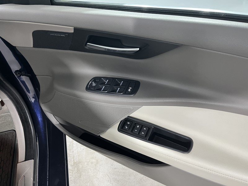 2017 (17) JAGUAR XE 2.0 Ingenium Portfolio 4dr Auto 5171132