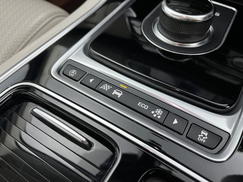 2017 (17) JAGUAR XE 2.0 Ingenium Portfolio 4dr Auto 5171144