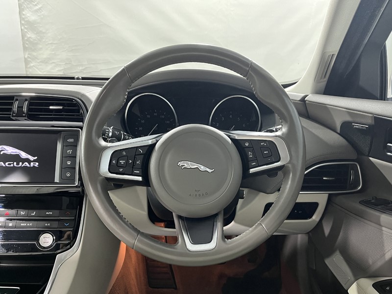 2017 (17) JAGUAR XE 2.0 Ingenium Portfolio 4dr Auto 5171117