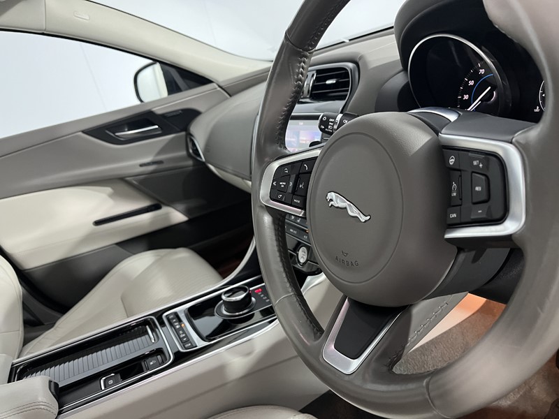 2017 (17) JAGUAR XE 2.0 Ingenium Portfolio 4dr Auto 5171135