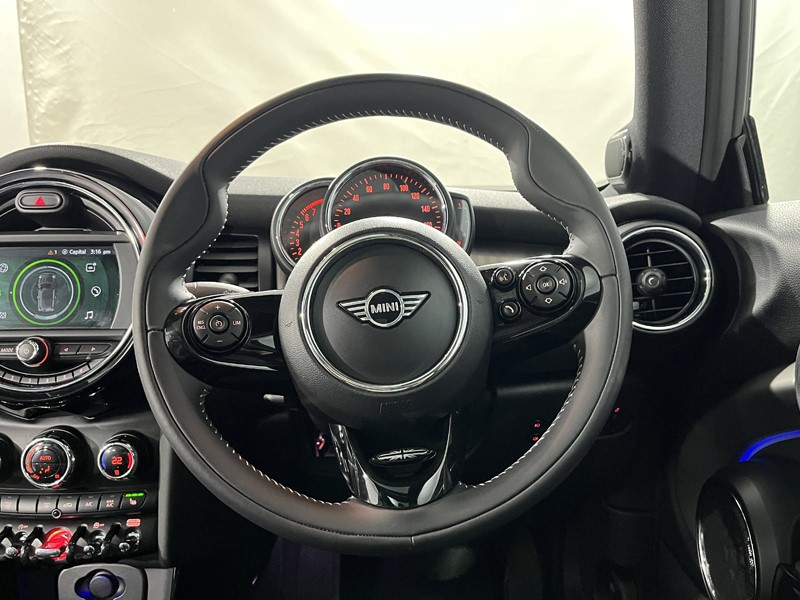 2020 (70) MINI HATCHBACK 1.5 Cooper Exclusive II 3dr Auto 5249419