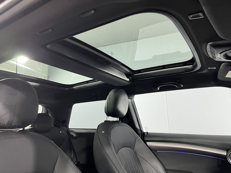 2020 (70) MINI HATCHBACK 1.5 Cooper Exclusive II 3dr Auto 5249431