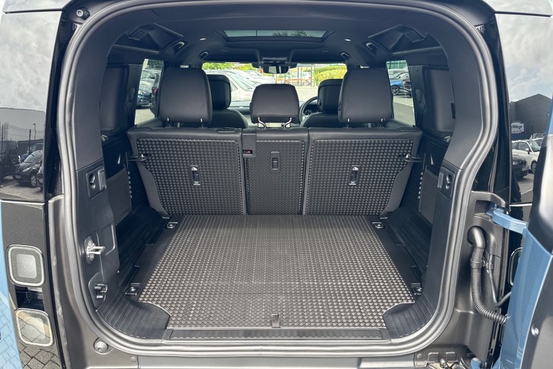  LAND ROVER DEFENDER 3.0 D250 X-Dynamic HSE 110 5dr Auto 5445047