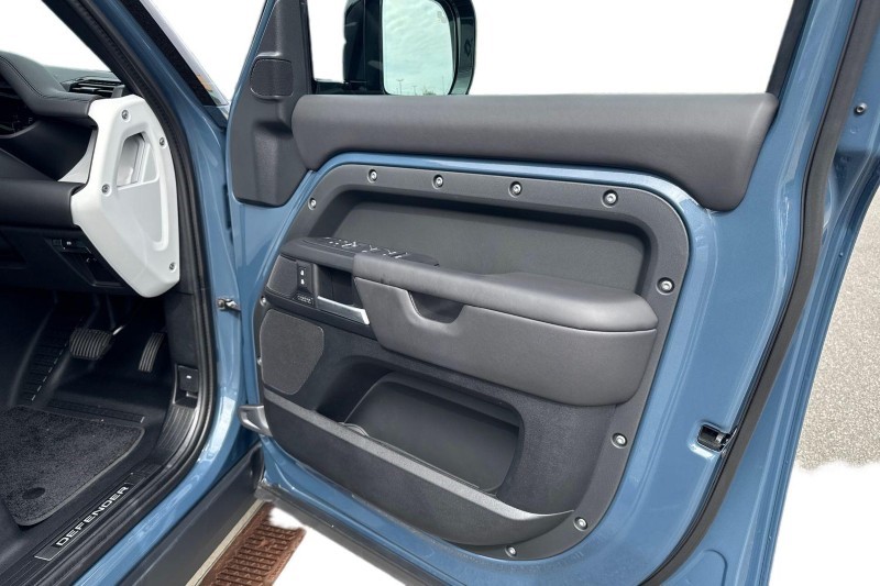  LAND ROVER DEFENDER 3.0 D250 X-Dynamic HSE 110 5dr Auto 5445059